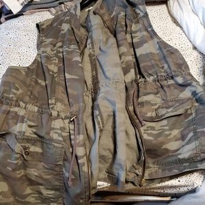 Camo zip up vest